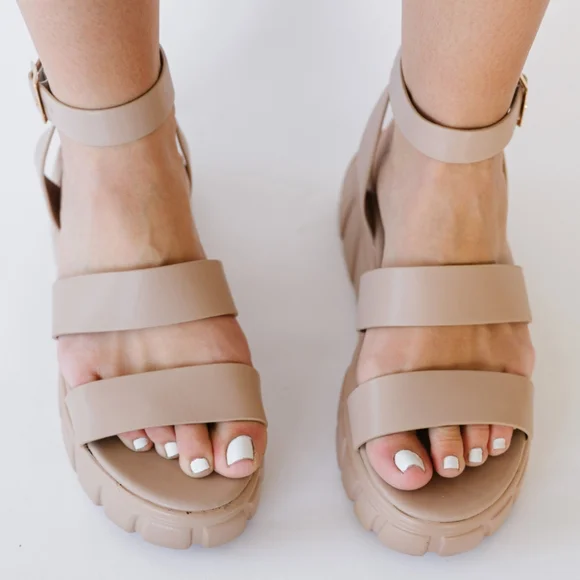 Best Foot Forward Platform Sandals Cream - Picture 3 of 5